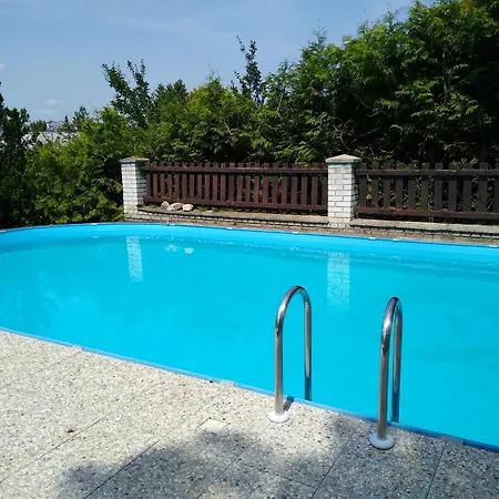 In Prague-big+comfy * براغ