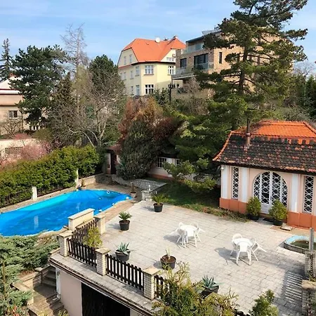Проживание в семье In Prague-big+comfy *